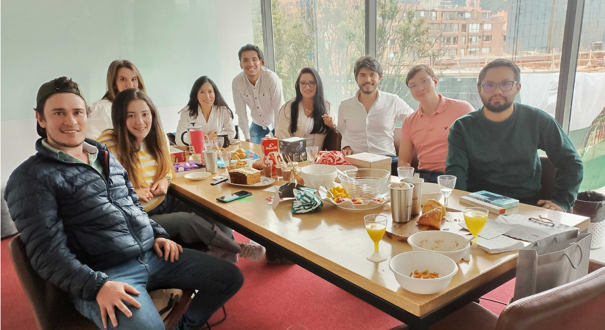 Equipo y Fundadores de Insights en un desayuno de trabajo